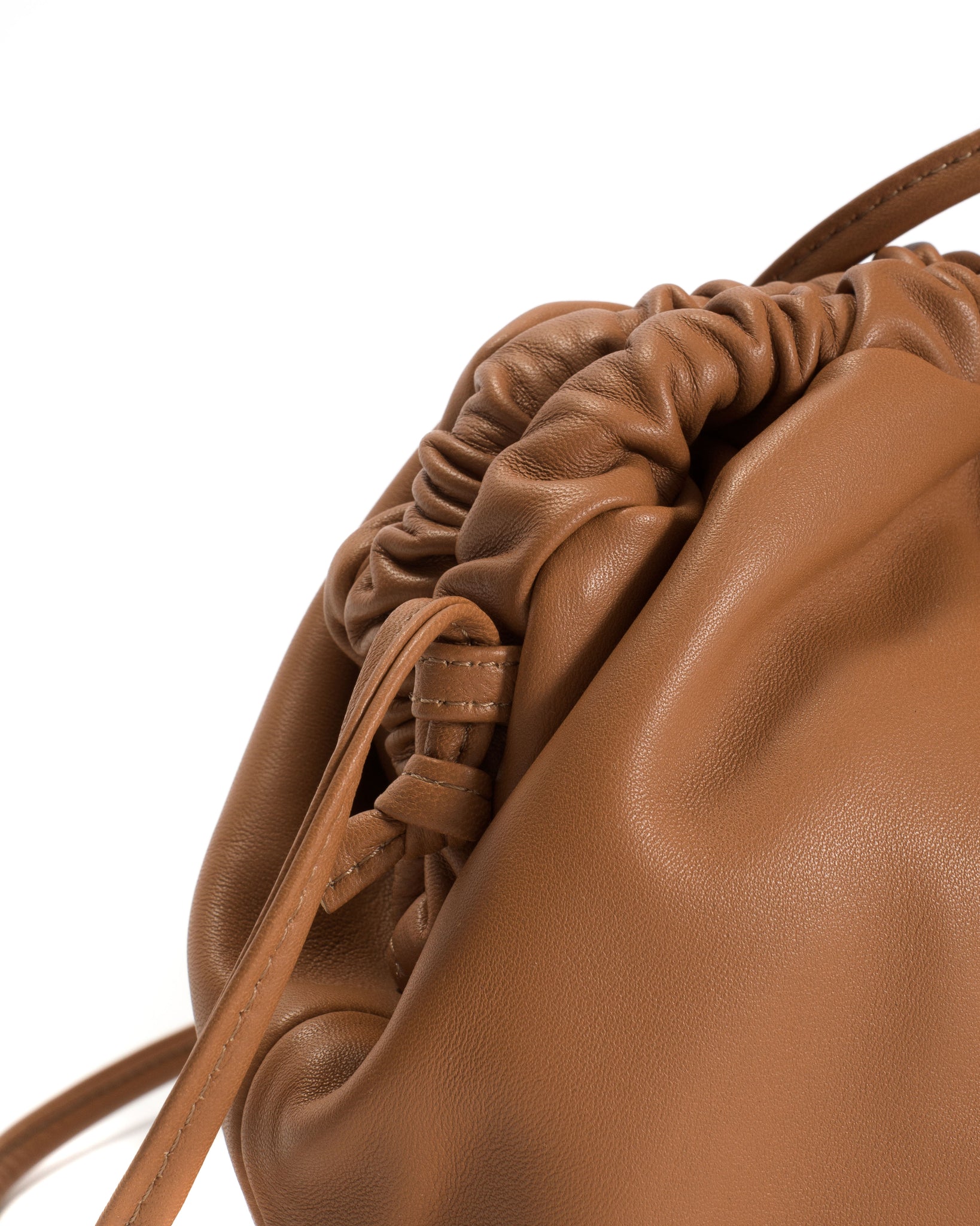 Hally grand cloud bag Silky lamb Caramel