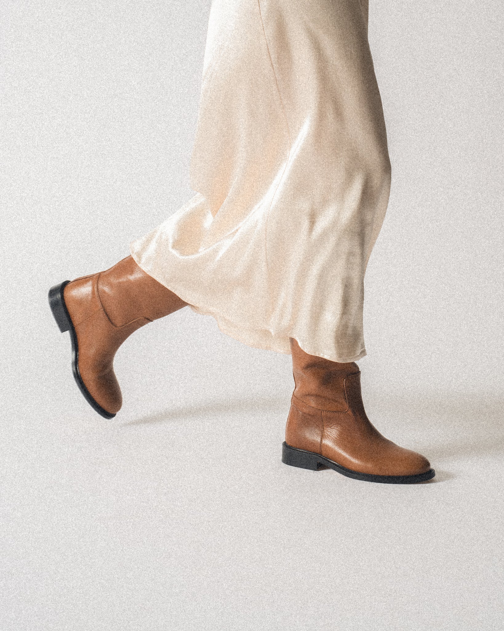 Semih Glossy grained vegetable tanned calf Cinnamon - Anonymous Copenhagen