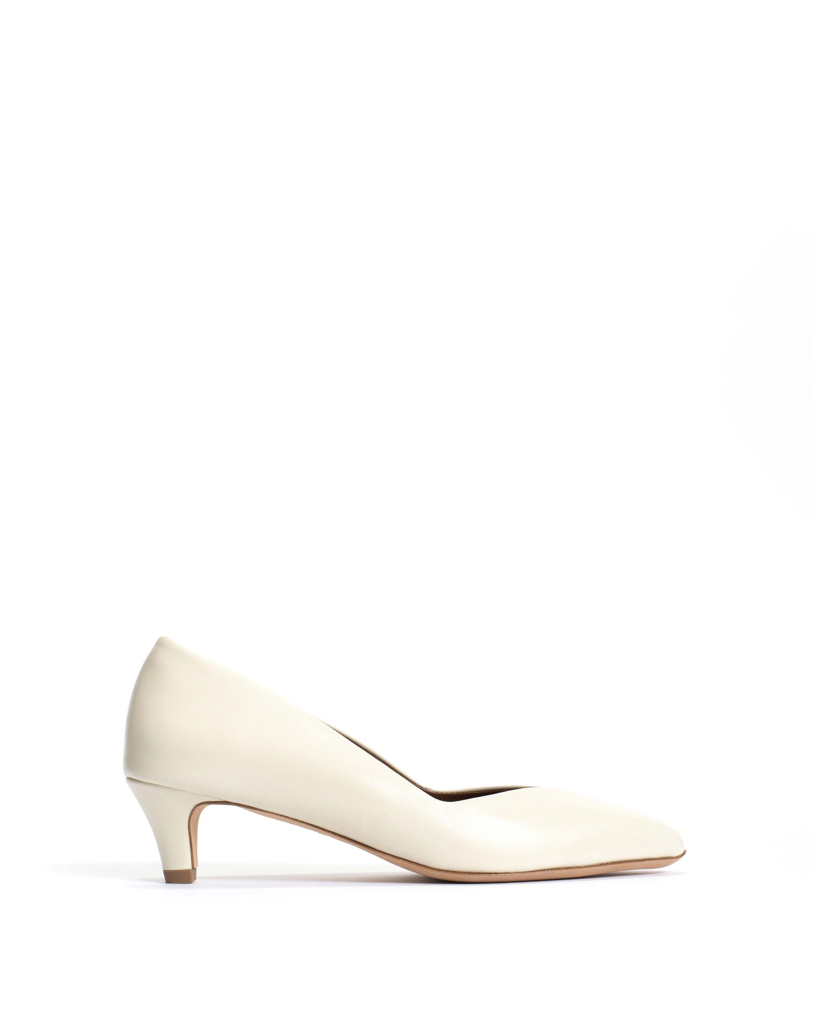 Trini 40 stiletto Shiny lamb White sand